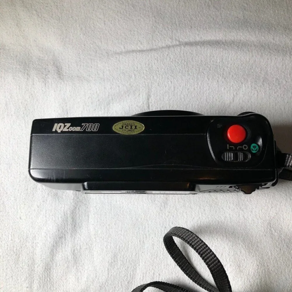 Pentax IQ Zoom 700 35mm film camera ***PARTS ONLY ***